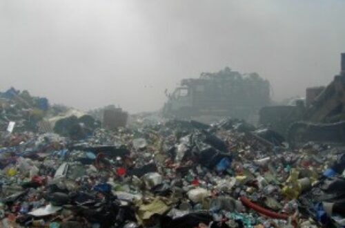 Article : La capitale mauritanienne croupit sous les ordures: Les membres du gouvernement jouent aux éboueurs